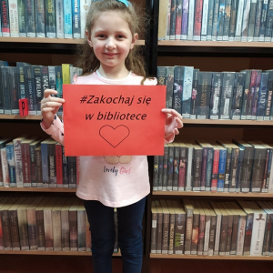 Uczestniczka akcji "Zakochaj się w bibliotece" - Oliwia Kaczmarzyk